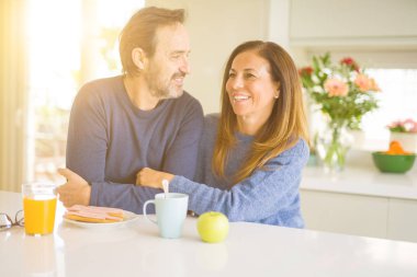 Sağlıklı breaskfast sabahları evde olması güzel romantik orta yaş kaç