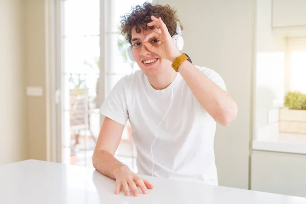 Young Man Listening Music Wearing Headphones Homes Doing Gesture Hand — Stock Photo, Image