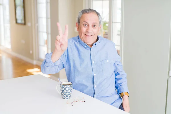 Hombre Mayor Guapo Bebiendo Una Taza Café Casa Sonriendo Con — Foto de Stock