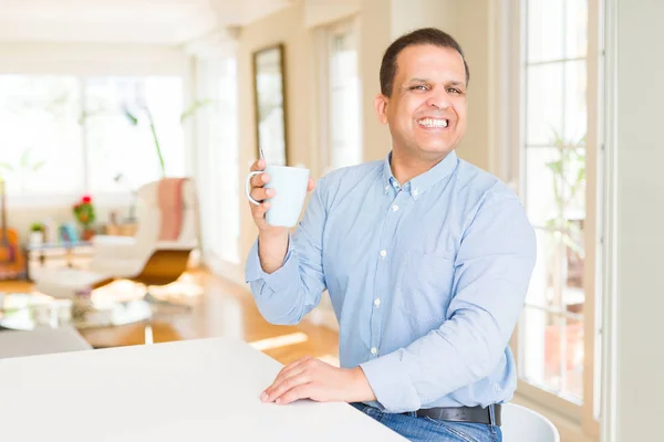 Hombre Mediana Edad Disfrutando Bebiendo Una Taza Café Casa — Foto de Stock