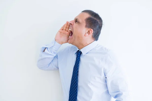 Mann Mittleren Alters Schreit Verrückt Mit Den Händen Über Dem — Stockfoto