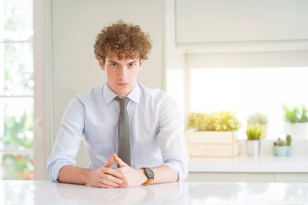 Joven Hombre Negocios Vistiendo Una Corbata Escéptico Nervioso Frunciendo Ceño —  Fotos de Stock