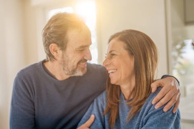 Romantik orta yaş kaç evde aşk içinde