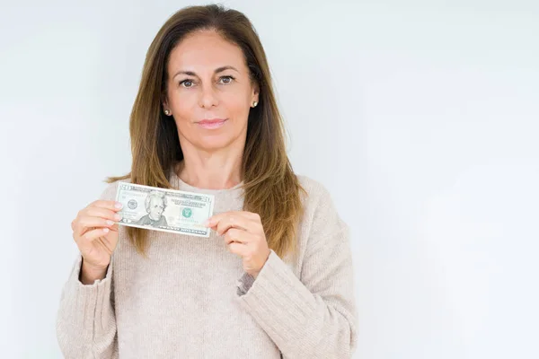 Mujer Mediana Edad Sosteniendo Billete Dólares Sobre Fondo Aislado Con — Foto de Stock