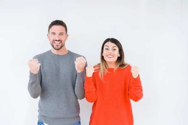 Joven Hermosa Pareja Togheter Sobre Fondo Aislado Celebrando Sorprendido Sorprendido — Foto de Stock