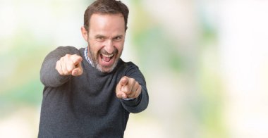 Kazak izole üzerinde giyen yakışıklı orta yaş üst düzey adam arka plan size işaret ve parmaklar, kamerayla olumlu ve neşeli gülümseyen