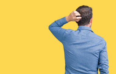 Yakışıklı orta yaş zarif komuta sizde izole arka plan geriye düşünme hakkında şüphe kafasına el ile üzerinden