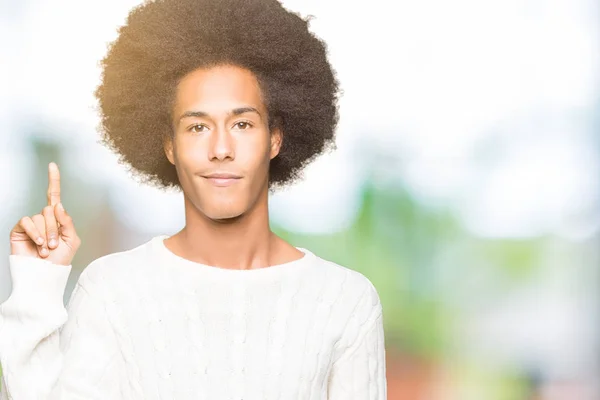 Mladý Američan Afričana Muž Afro Vlasy Nosit Zimní Svetr Zobrazení — Stock fotografie