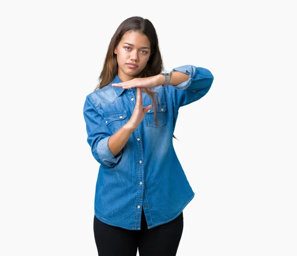 Joven Mujer Morena Hermosa Con Camisa Mezclilla Azul Sobre Fondo —  Fotos de Stock