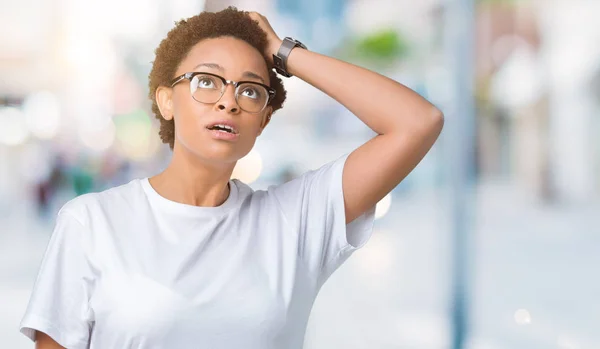 Belle Jeune Femme Afro Américaine Portant Des Lunettes Sur Fond — Photo