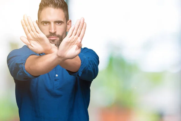 Joven Hombre Guapo Sobre Fondo Aislado Expresión Rechazo Cruzando Brazos —  Fotos de Stock