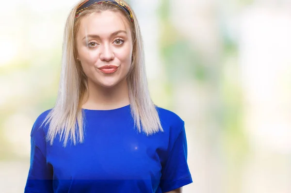 Mulher Loira Jovem Sobre Fundo Isolado Com Sorriso Feliz Legal — Fotografia de Stock