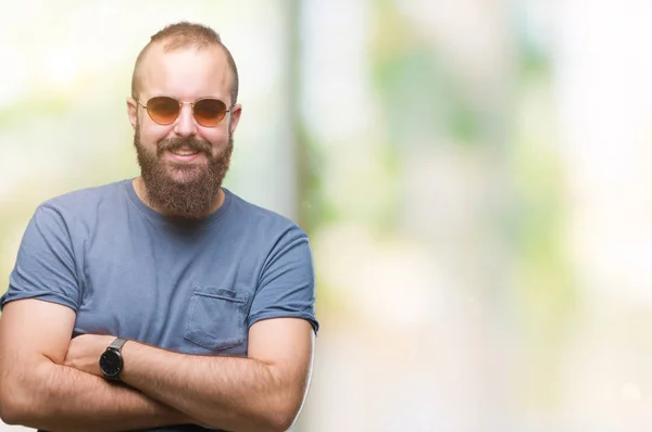 Homem Jovem Hipster Caucasiano Usando Óculos Sol Sobre Fundo Isolado — Fotografia de Stock