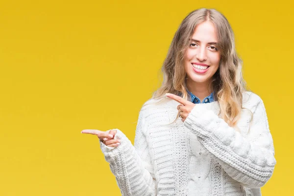 Mulher Loira Bonita Vestindo Camisola Inverno Sobre Fundo Isolado Sorrindo — Fotografia de Stock