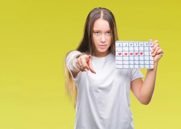 Jonge Kaukasische Vrouw Houdt Van Menstruatie Kalender Geïsoleerd Achtergrond Met — Stockfoto