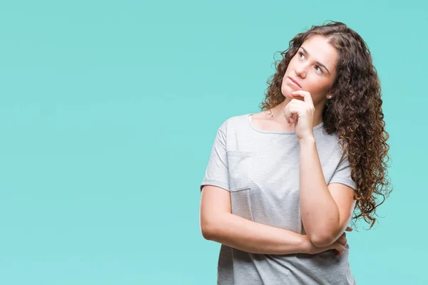 Mooie Jonge Brunette Krullend Haar Meisje Dragen Casual Kijkt Geïsoleerde — Stockfoto