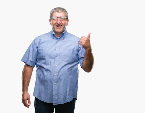 Pěkný Starší Muž Nosí Brýle Izolované Pozadí Usmívající Smajlík Pohledu — Stock fotografie