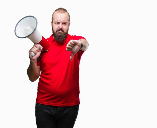 Junger Kaukasischer Mann Der Mit Wütendem Gesicht Durch Megafon Vor — Stockfoto