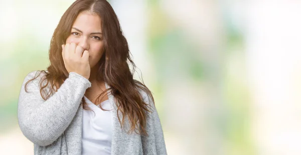 Cantik Ditambah Ukuran Wanita Muda Mengenakan Jaket Musim Dingin Atas — Stok Foto