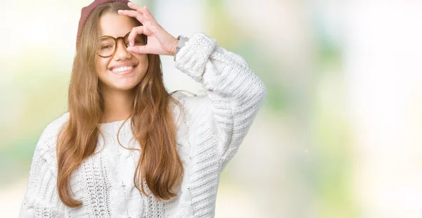 Jovem Bela Morena Hipster Mulher Vestindo Óculos Chapéu Inverno Sobre — Fotografia de Stock