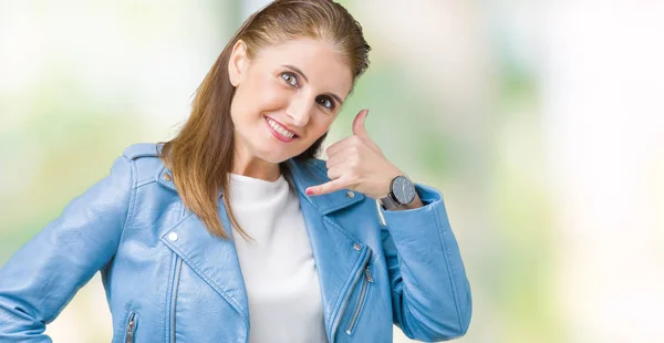 Schöne Reife Frau Mittleren Alters Modischer Lederjacke Vor Isoliertem Hintergrund — Stockfoto