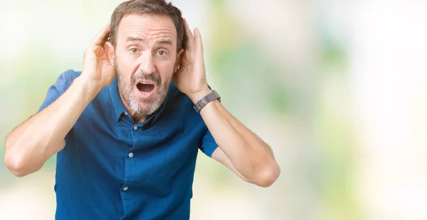 Guapo Mediana Edad Elegante Hombre Mayor Sobre Fondo Aislado Tratando —  Fotos de Stock