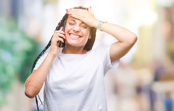 Mladí Vlasy Ustřihne Africká Americká Dívka Ukazuje Volání Pomocí Smartphone — Stock fotografie