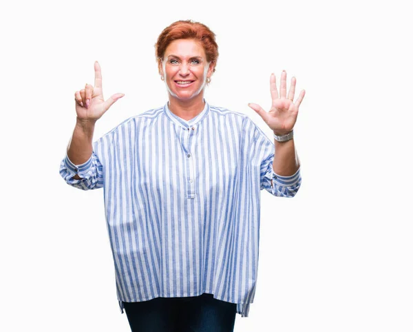 Atrractive Üst Düzey Beyaz Kızıl Saçlı Kadın Gösterilen Parmakları Ile — Stok fotoğraf