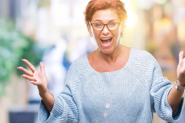 Femme Rousse Caucasienne Séduisante Portant Des Lunettes Sur Fond Isolé — Photo