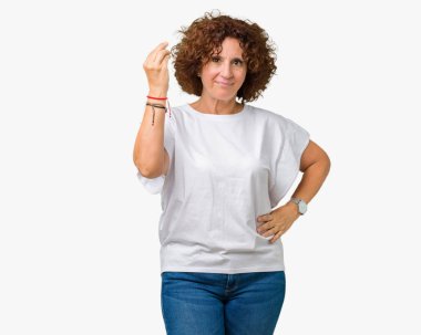 El ve parmak ile İtalyan jest yapıyor emin ifade izole arka plan üzerinde beyaz t-shirt giyen kadın güzel orta ager kıdemli