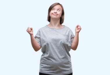 Genç Yetişkin kadın kutluyor izole arka plan üzerinde down sendromlu şaşırttı ve başarı için kaldırdı kollarını açarak hayret ve gözleri açık. Kazanan kavramı.