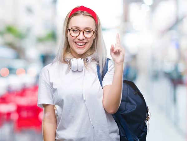 Joven Estudiante Rubia Con Gafas Mochila Sobre Fondo Aislado Apuntando —  Fotos de Stock