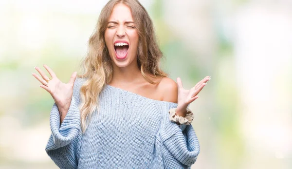 Mulher Loira Bonita Vestindo Camisola Inverno Sobre Fundo Isolado Celebrando — Fotografia de Stock