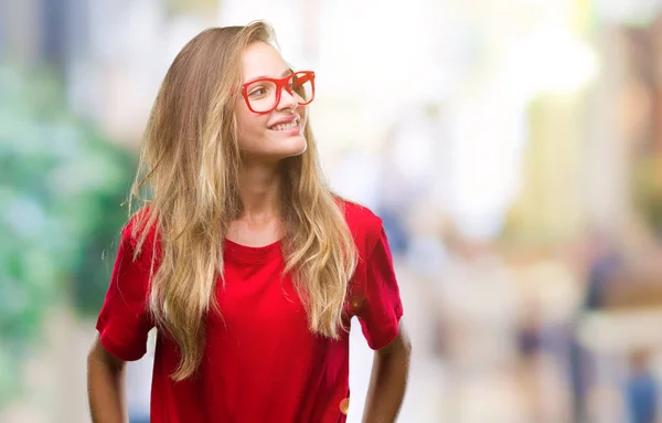 Jovem Mulher Loira Bonita Usando Óculos Sobre Fundo Isolado Olhando — Fotografia de Stock