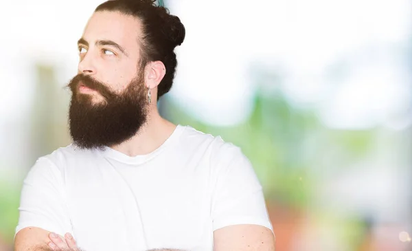 Homem Jovem Hipster Com Cabelos Longos Barba Vestindo Casual Shirt — Fotografia de Stock