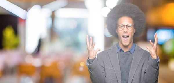 Giovane Uomo Affari Afro Americano Con Capelli Afro Indossa Occhiali — Foto Stock