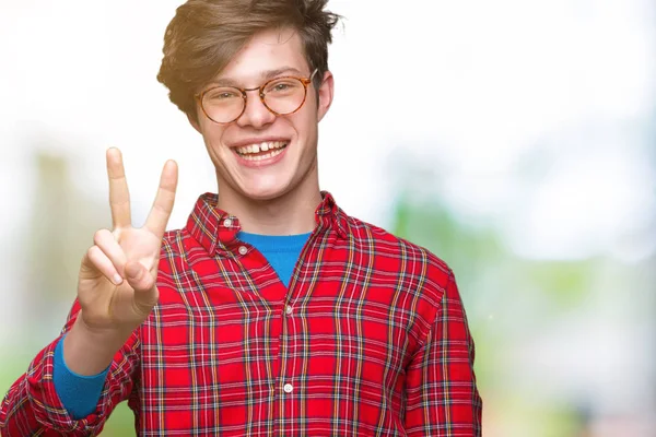 Joven Hombre Guapo Con Gafas Sobre Fondo Aislado Mostrando Apuntando — Foto de Stock