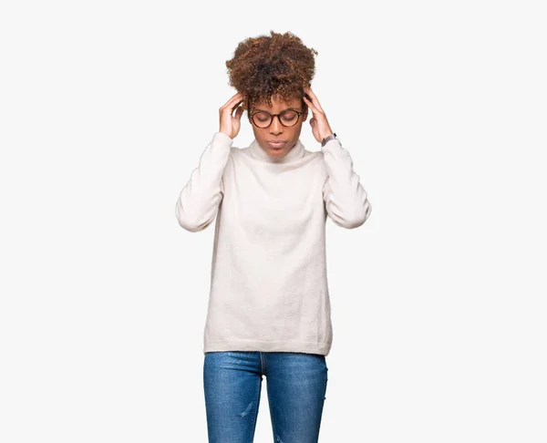 Hermosa Mujer Afroamericana Joven Con Gafas Sobre Fondo Aislado Con — Foto de Stock