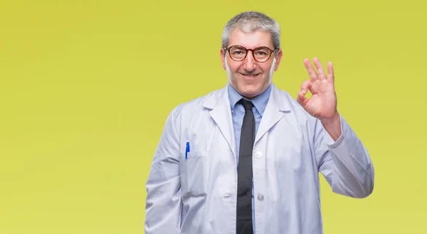 Gutaussehender Oberarzt Wissenschaftler Professioneller Mann Mit Weißem Mantel Über Isoliertem — Stockfoto