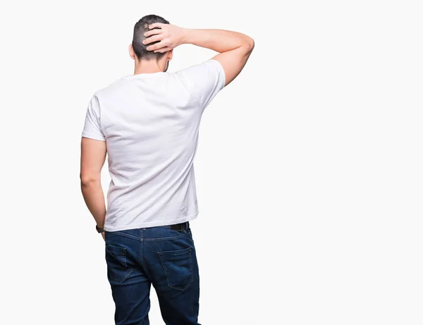 Stilig Man Klädd Vit Shirt Över Vit Isolerade Bakgrund Bakåt — Stockfoto