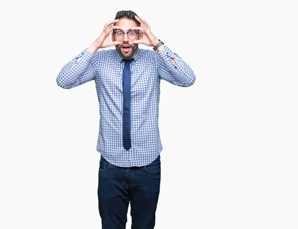 Joven Hombre Negocios Con Gafas Sobre Fondo Aislado Tratando Abrir —  Fotos de Stock