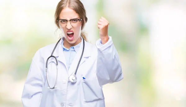 Linda Jovem Mulher Médica Loira Vestindo Uniforme Médico Sobre Fundo — Fotografia de Stock