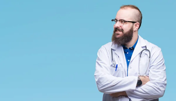 Man Van Jonge Kaukasische Dokter Medische Witte Jas Dragen Geïsoleerde — Stockfoto