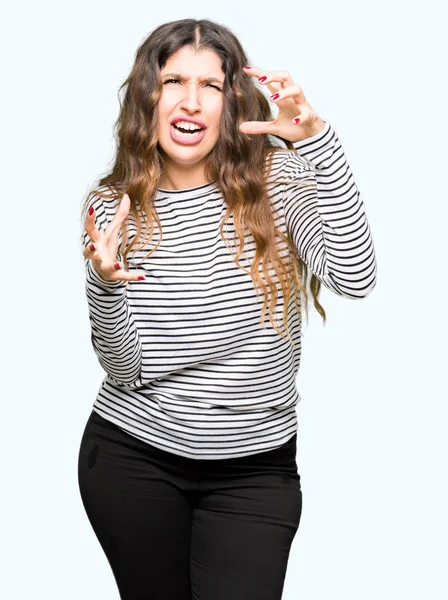 Junge Schöne Frau Trägt Streifen Pullover Schreit Frustriert Vor Wut — Stockfoto