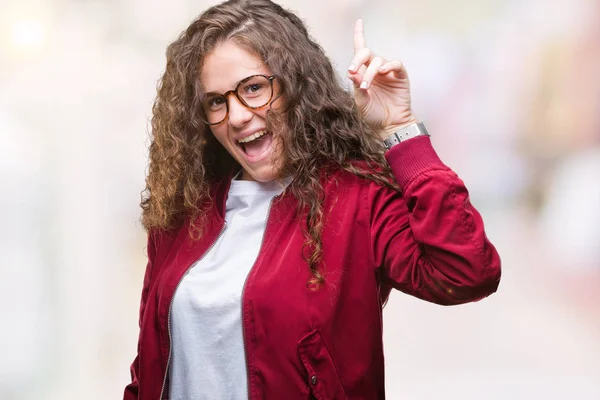 Hermosa Morena Pelo Rizado Chica Joven Con Chaqueta Gafas Sobre —  Fotos de Stock