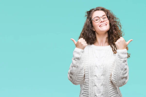 Bella Bruna Capelli Ricci Ragazza Indossa Maglione Invernale Sfondo Isolato — Foto Stock