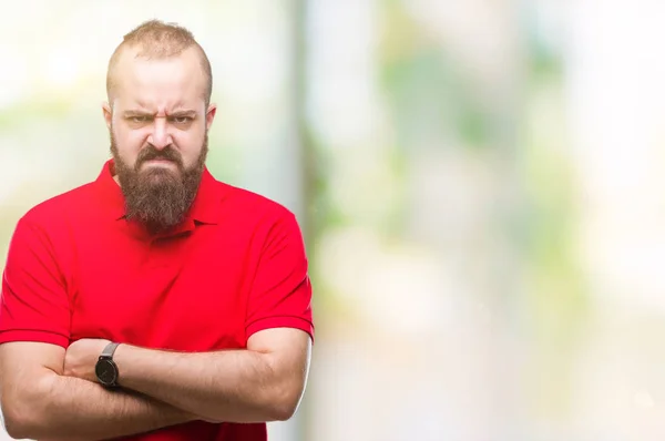 Jonge Kaukasische Hipster Man Dragen Rode Shirt Geïsoleerde Achtergrond Scepticus — Stockfoto
