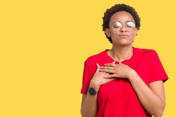 Bella Giovane Donna Afroamericana Che Indossa Occhiali Sfondo Isolato Sorridendo — Foto Stock