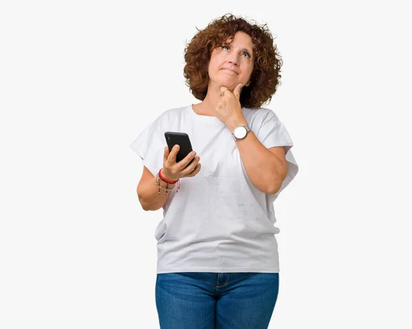 Mujer Mayor Mediana Edad Utilizando Mensajes Texto Con Teléfono Inteligente — Foto de Stock