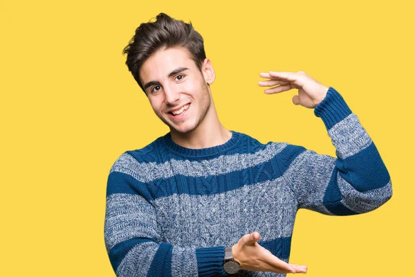 Homem Bonito Jovem Sobre Fundo Isolado Gestos Com Mãos Mostrando — Fotografia de Stock